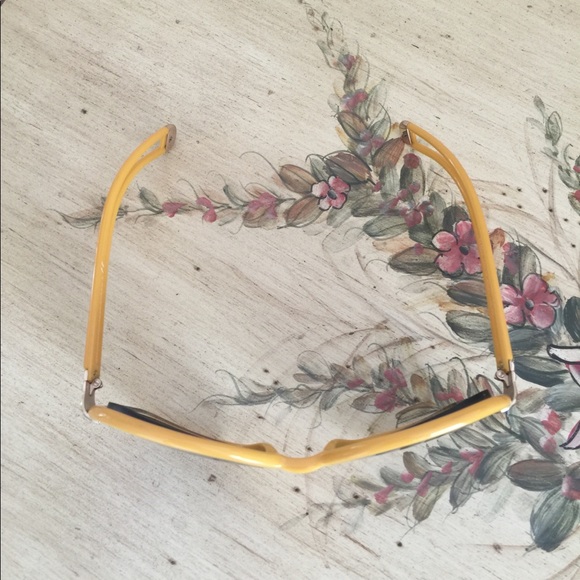 Tory Burch Sunglasses - Picture 5 of 8